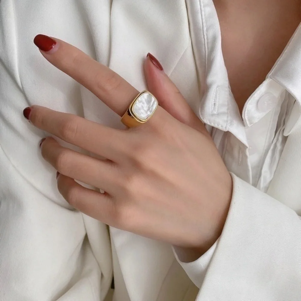 18K gold (plated) Shell pearl signet ring​ - Picture 4 of 6